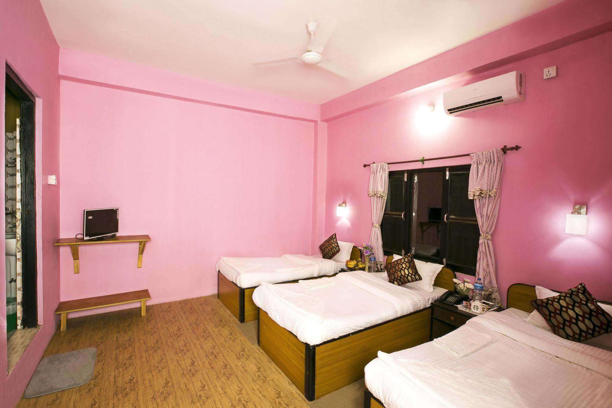 Sauraha Nana Hotel Exterior foto